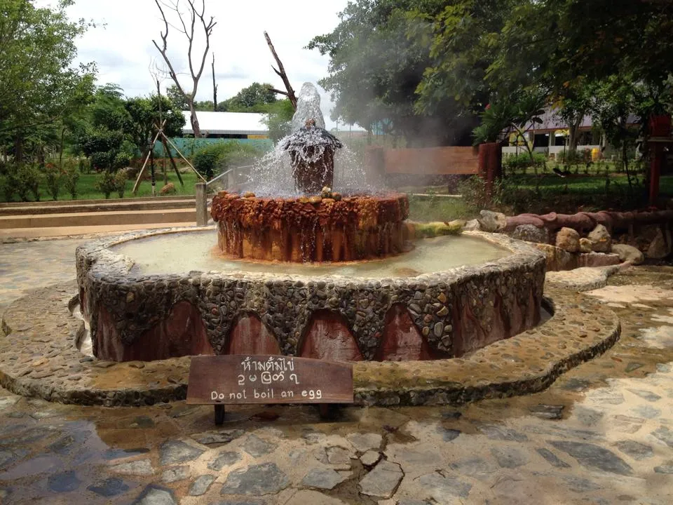 บ่อน้ำพุร้อนแม่กาษา